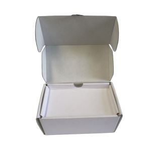 Kotak bergelombang putih